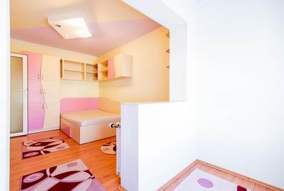Apartament cu 3 camere decomandat în Decebal