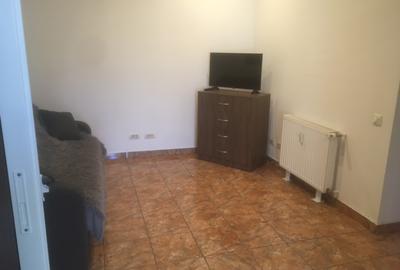 2C/ GARSONIERA DUBLA MODERNA 1/7 stradal Magheru VEDERE SPATE: CURTEA BLOCULUI - 5