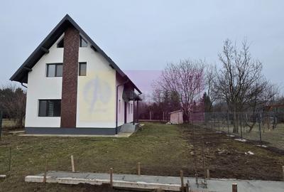 Vila de vanzare cu 4 camere in Brebu - 2