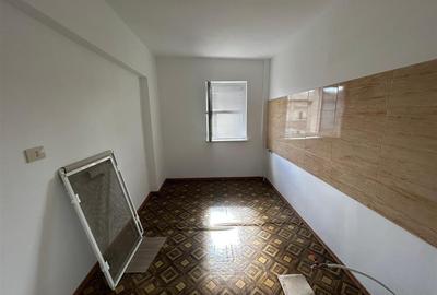 Apartament cu 2 camere de vanzare, etaj 4, zona Sud - 1