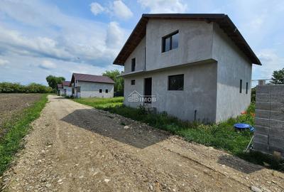 Casă de vânzare în Lazuri – aproape de lacuri, aproape de liniște, de - 2