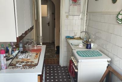 Vand apartament  3 camere, izolat exterior,bloc antiseismic vis-a-vis Comisariat - 12