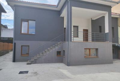 Vila cu  4 camere , 300 mp, curte 1000 mp, parcare , terasa , Centru