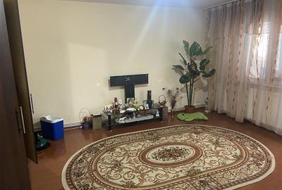 Apartament cu 3 camere decomandat în Gară