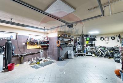 Casă spațioasă 350 mp utili, Teren 650 mp, Garaj subteran, Tractorul - 60