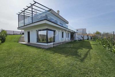 Casă cu 4 camere în Dezmir