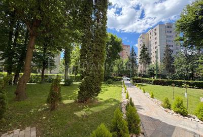 Apartament 3 camere, etaj intermediar - Bulevardul Saturn - 16