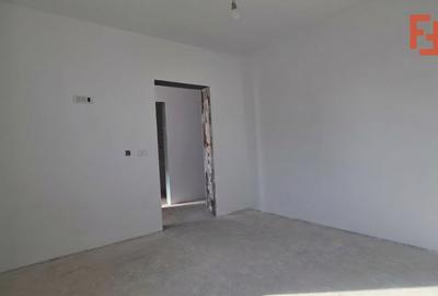 Duplex plan parter, despartit prin camera tehnica - Mosnita Noua - 10