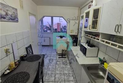 Apartament cu 3 camere decomandat în Astra