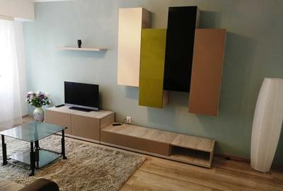 Apartament cu 2 camere decomandat în Boema