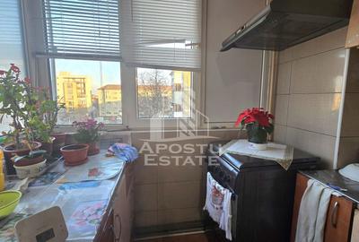 Apartament de vanzare cu 3 camere, centrala proprie, etaj 3, Lipovei - 6