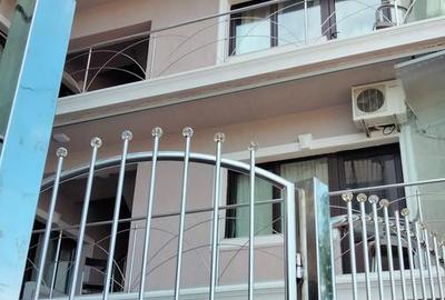 VILA 6 CAMERE + PENSIUNE -18 CAMERE DE VANZARE -TOMIS 2 - 3