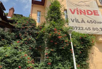 Villa with Art Deco Elements - 1