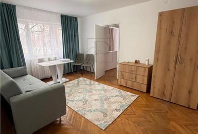 Apartament cu 2 camere semidecomandat, mobilat în Dacia