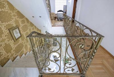 Casă individuală / Spațiu comercial / Clinică | 450 mp, curte proprie | Baicului - 15