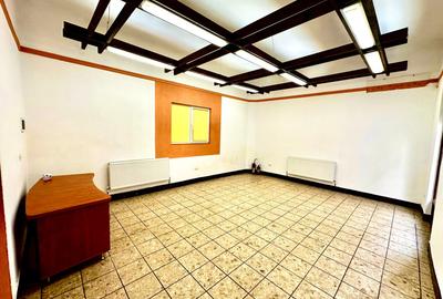 Spatiu comercial situat in inima orasului, 85mp-3 camere, P+E acces stradal - 2
