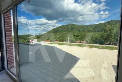 Casă arhitectură modernă cu panoramă spre Munții Făgăraș și Cetatea Cisnădioara - 3