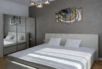 Apartament cu 3 camere semidecomandat, mobilat în Băneasa