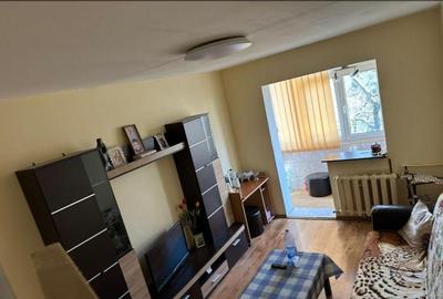 Apartament cu 3 camere semidecomandat în Inel II