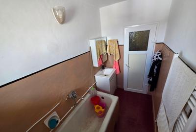 Apartament cu 3 camere semidecomandat, mobilat în Central