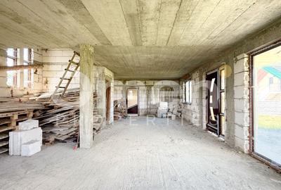 Casă cu potențial imens P+M, teren 7,91 ari, zonă liniștită, Ocna Șugatag. - 1