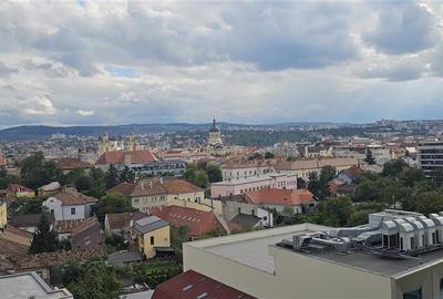 Apartament cu 3 camere semidecomandat, mobilat în Central
