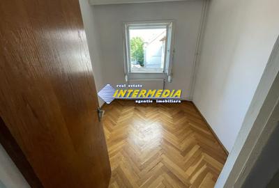 Apartament 3 camere etaj 2 +garaj + boxa in Cetate zona Caroline - 2