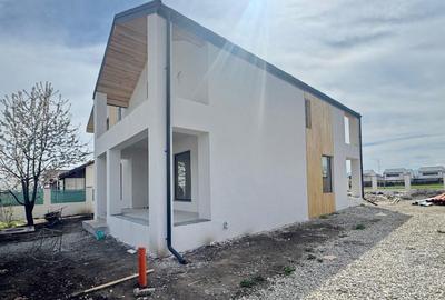 CASA MODERNA SI SPATIOASA IN SANPETRU - 2