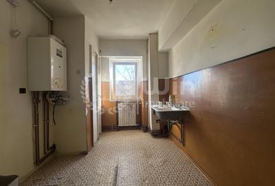 Apartament cu 3 camere | 2 bai | Decomandat | Balcon | Piata Zorilor - 13