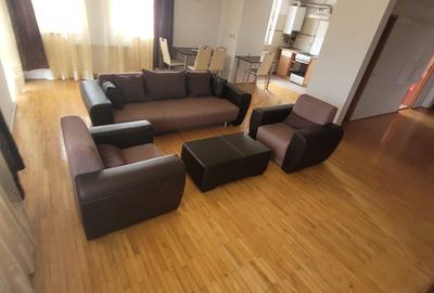 Apartament cu 3 camere semidecomandat în Zorilor