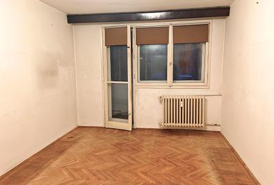 Apartament cu 3 camere semidecomandat în Titan