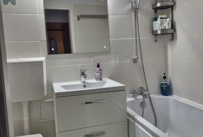 Apartament . decomandat 4 camere, cu  centrala, 2 locuri parcare - 9