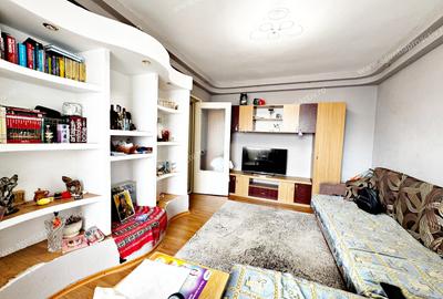 Apartament cu 2 camere decomandat, situat la etajul 3, Micro 14. - 2