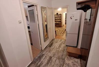 Apartament cu 3 camere semidecomandat, mobilat în Tătărași