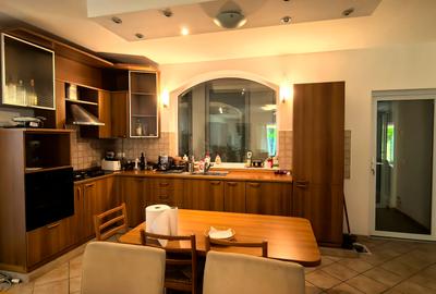 Vila Breaza  213Mp , teren 419mp , zona centrala , comision 1,5% - 14