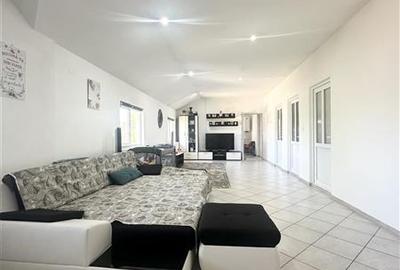 Casa cu Potential Multiplu, Pretabila Pentru Doua Familii sau Business, Chiar la - 19