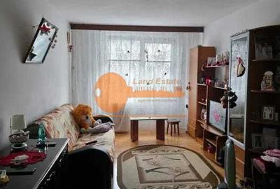 Apartament cu 3 camere semidecomandat în Crângași