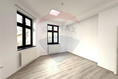 DE INCHIRIAT Spațiu comercial  100mp în zona P-ta Victoriei - 5