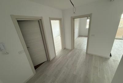 Apartament cu 3 camere decomandat în Girocului