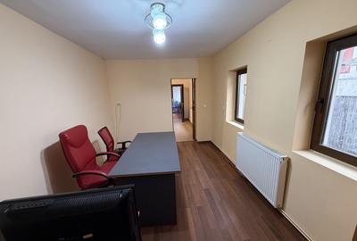 Spațiu de închiriat în Vilă - 2 camere+birou+curte în Campina - 1