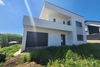 Casa individuala , 4 camere, 3 bai, garaj 26 mp , terasa 40 mp, VALEA ADANCA - 1