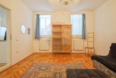 Apartament cu 2 camere nedecomandat, mobilat în Centrul Istoric