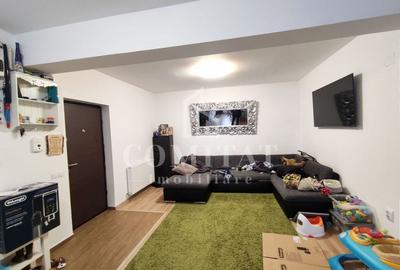 Apartament cu 2 camere semidecomandat, mobilat în Florești