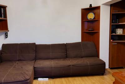 Apartament cu 4 camere decomandat în Uverturii