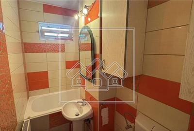 Apartament de vanzare in Sibiu - 3 camere, balcon, et. 1 - - 5