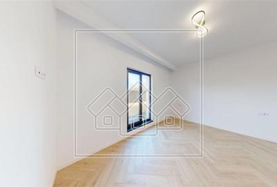 Apartament in Sibiu- 115 mp utili- 4 camere, 3 bai- 200mp curte libera - 12