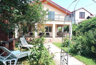 Casă individuală cu 6 camere în Domnești