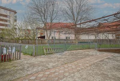 Vilă cu Teren Generos - Tractorul, Potrivită pentru Locuit sau Afacere - 41