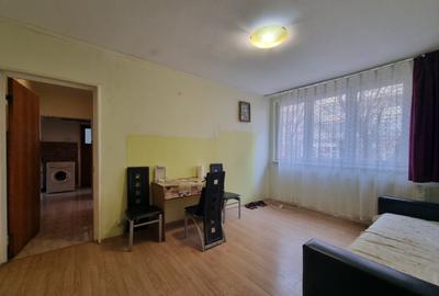 Apartament cu 4 camere semidecomandat în Ferentari