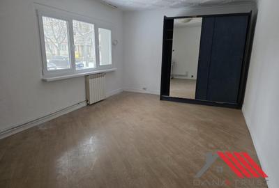 Lipovei (str. Petre Olariu) – 3 Camere, Cu centrala – Nemobilat - 1